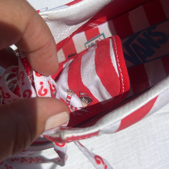 VANS Old Skool X International Stripes Womens Size 8. Where's Waldo Shoes Red - Picture 10 of 17